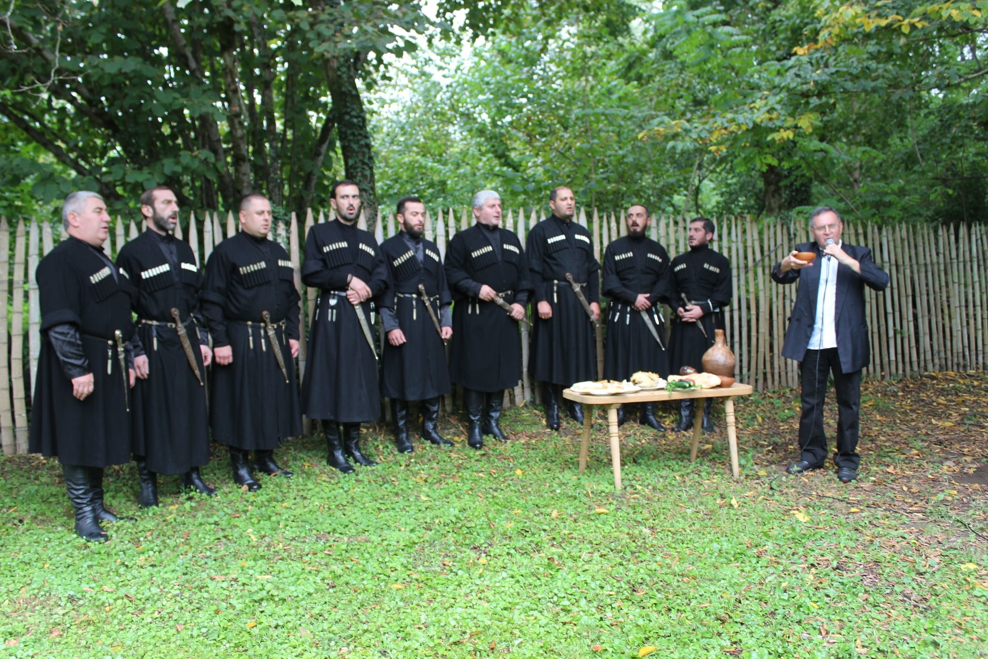 Field monitoring and environmental data collection by citizen scientists